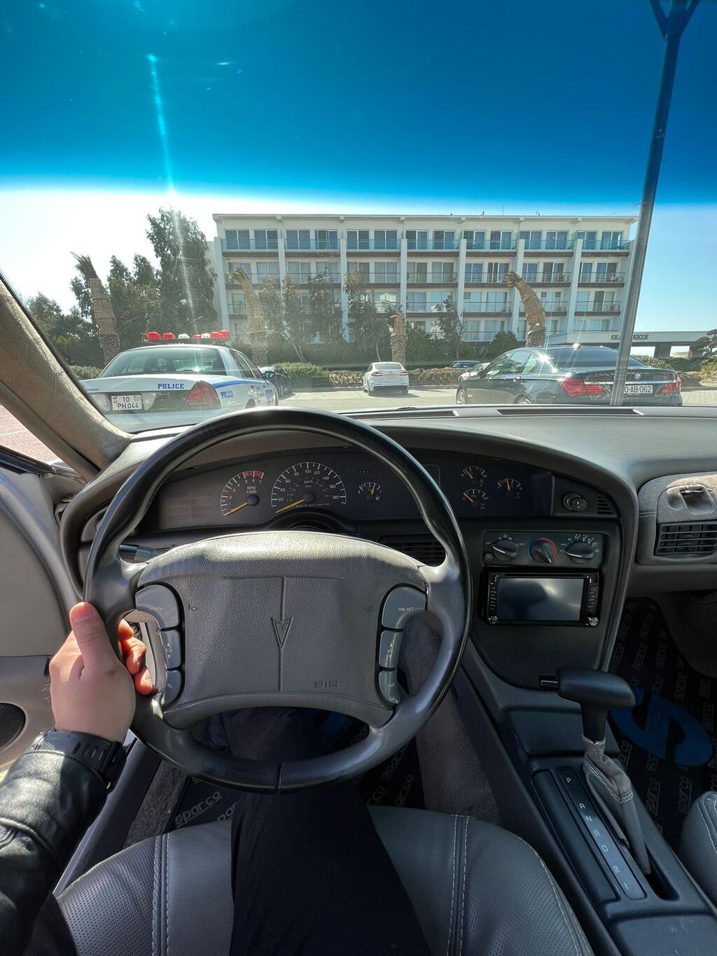 Pontiac Bonneville sedan – ağ rəng, tam ölçülü Amerikan sedanı. salam — Avtomobillər, Bakı (6)