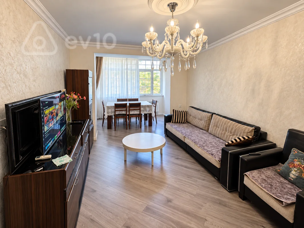 3 otaqlı mənzil, 70 m², Nefçilər metrosunun yaxınlığında, 210 və 220 nömrəli məktəblərin, 8 KM Bazarının yanı — Bakı