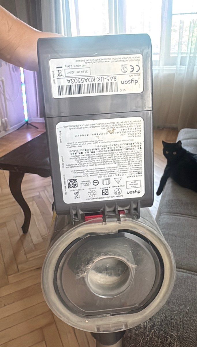 Dyson vertikal tozsoran V8 — Ev texnikası, Bakı (2)