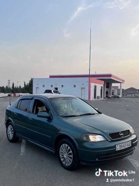 Opel Astra G sedanı - Kuzov: 4 qapılı sedan, tünd yaşıl rəng — Sumqayıt