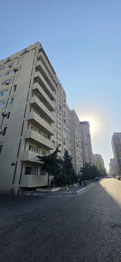 Satılır 2 otaqlı köhnə tikili 60 m² — Bakı