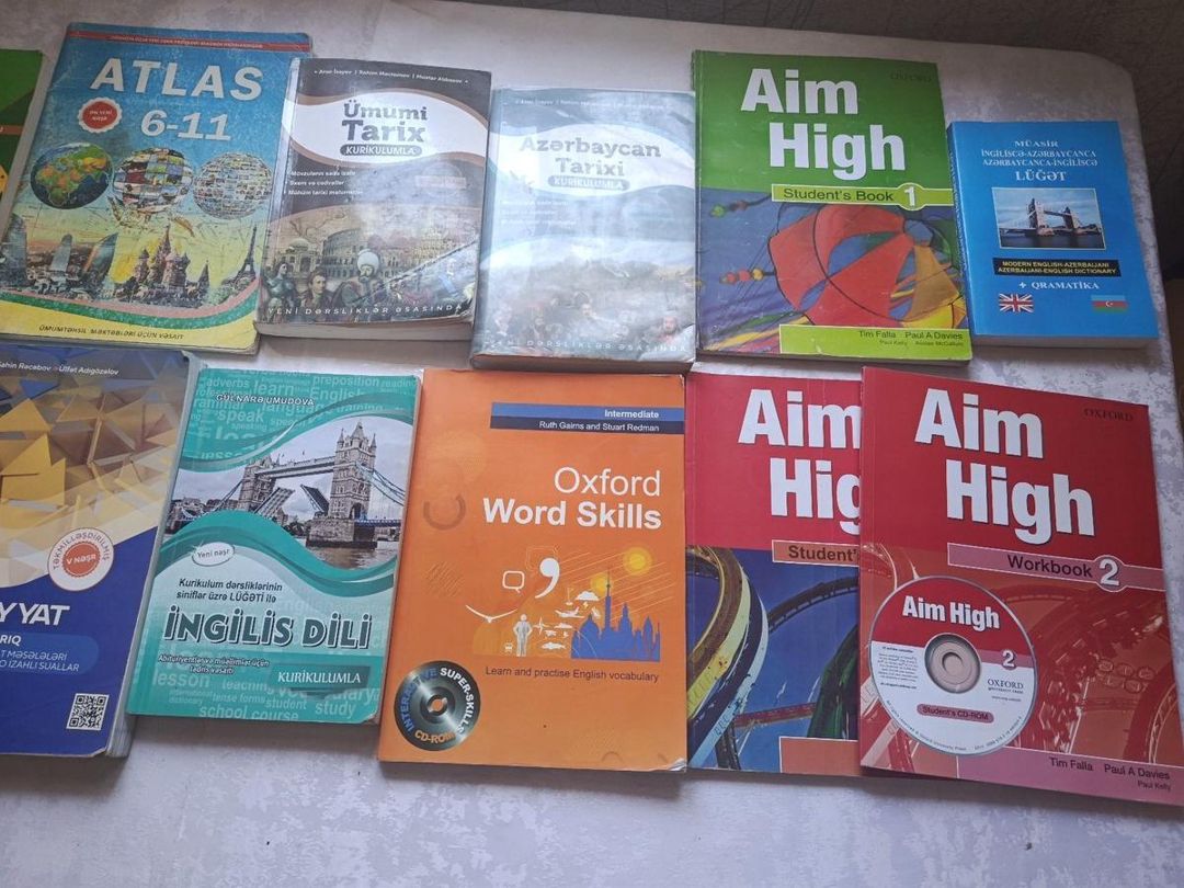 Dərs vəsaitləri — Məktəb və təhsil malları, Bakı (2)