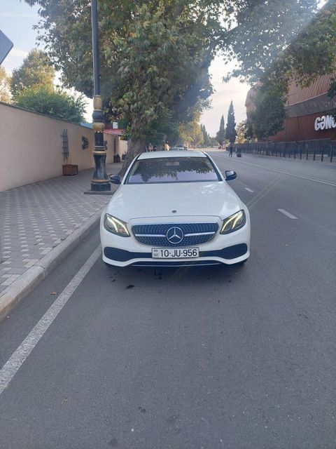 Mercedes E 220 d 4MATIC, 2.0 L, 2018 il, 300 000 km — Gəncə