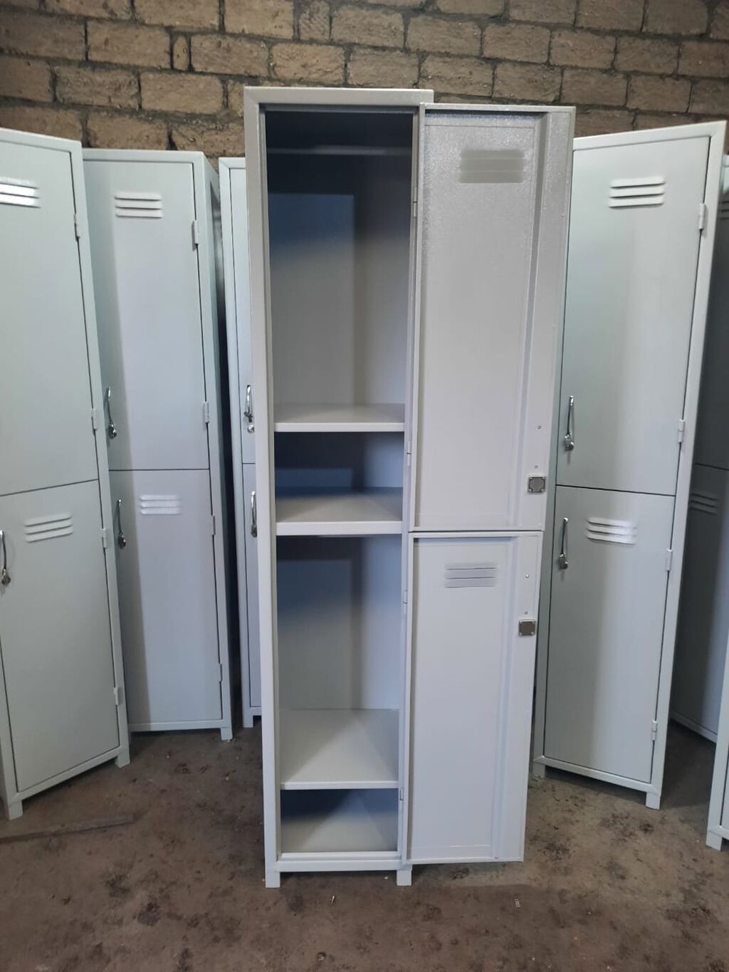 Metal şkaf – geyim və əşyaların saxlanması üçün - Material: qalın — Ofis mebeli, Digah (3)