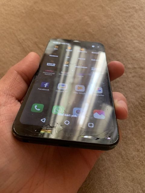 LG Q6, rəng - Qara, Qırıq — Bakı