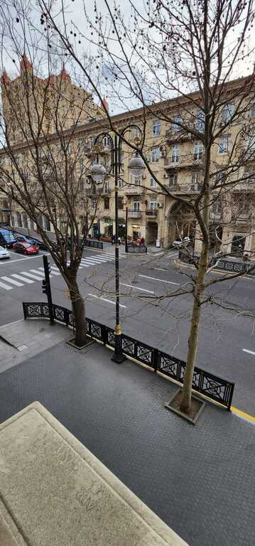 Satılır 3 otaqlı köhnə tikili 110 m² — Bakı