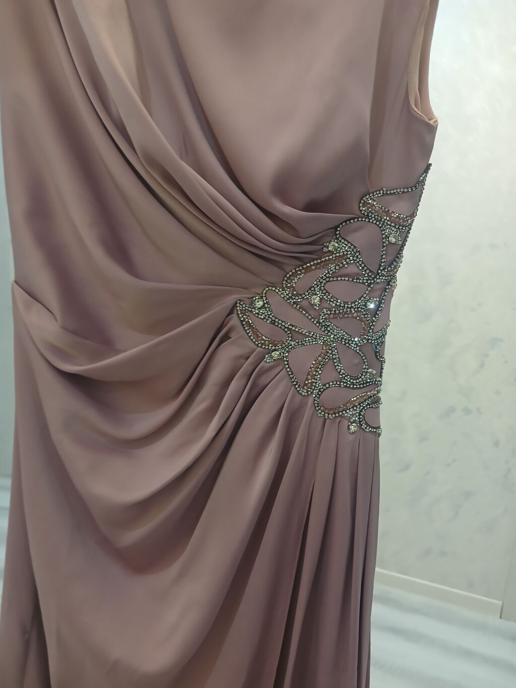 Uzun ziyafət/libas – toz-çəhrayı (dusty rose) rəngdə, qolsuz — Axşam paltarları, Saatlı (3)