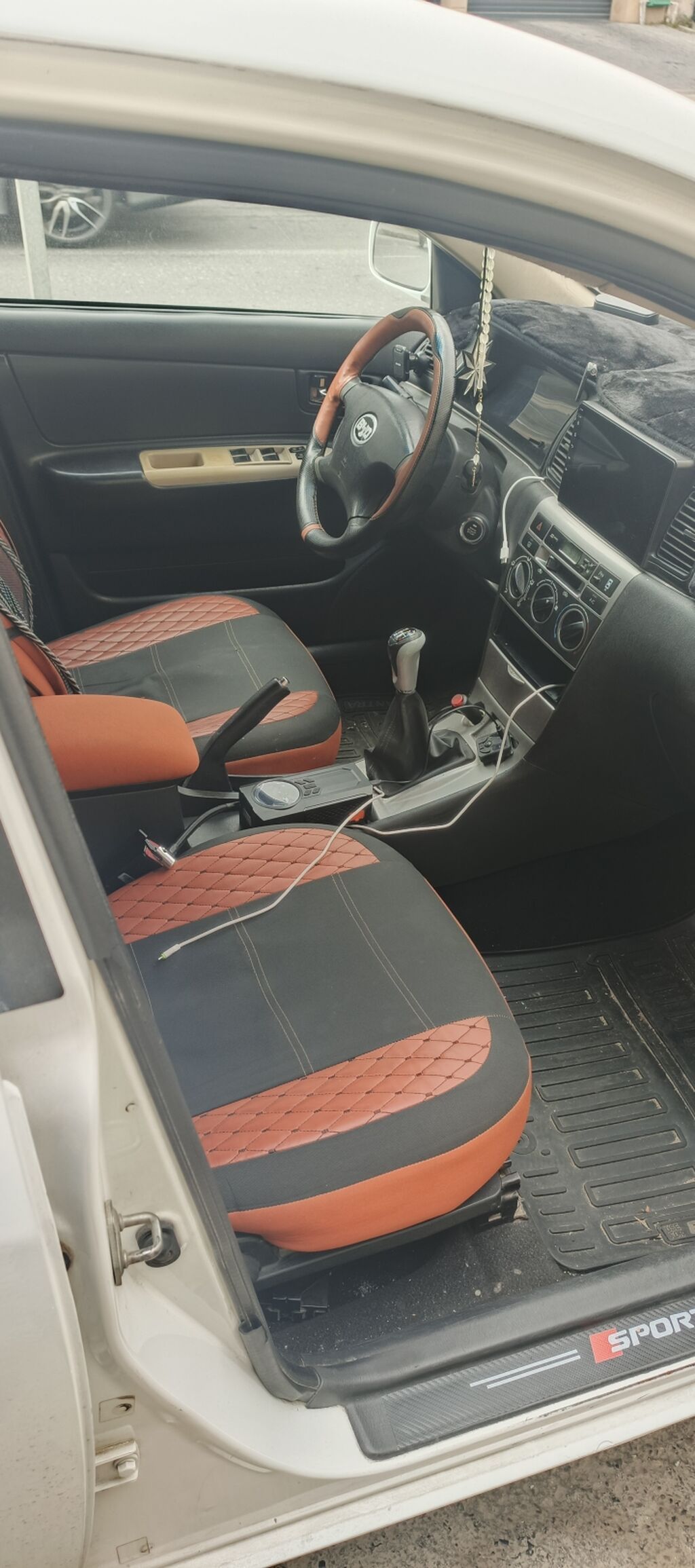Ağ rəngli 4 qapılı sedan. Texniki xüsusiyyətlər və komplektasiya 99-XE-246 — Avtomobillər, Bakı (9)