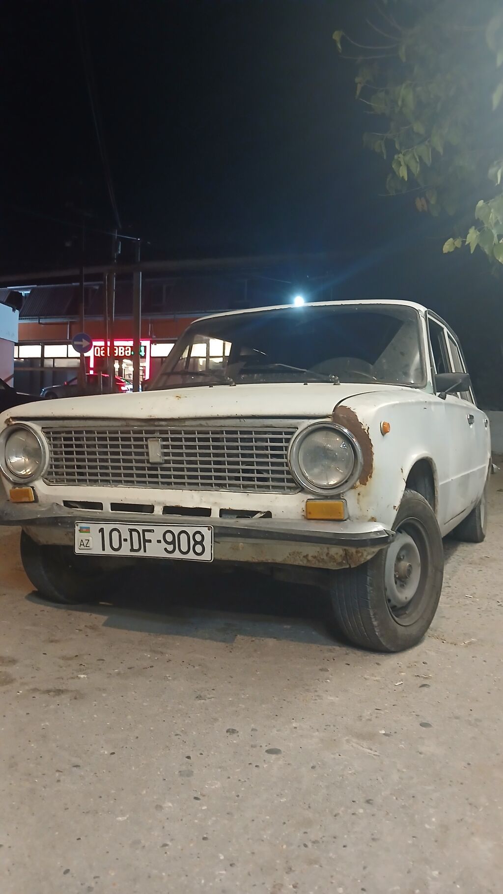 VAZ 2101 “Jiquli” sedan - Kuzov: ağ rəng, 4 qapı, xrom bamperlər 10-DF-908 — Avtomobillər, Digah (2)