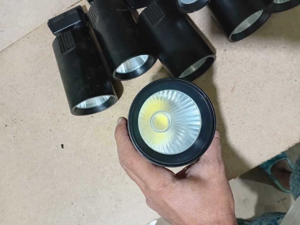 Mağaza relsi üçün LED proyektor işıqları (track light) - Korpus: qara — Proyektor, Digah (2)