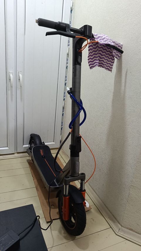 İşlənmiş Elektrik samokat 10", 1000 Vt, 16 - 25 km/s, Pulsuz çatdırılma — Bakı