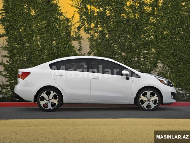 Kia Rio, 2018 il — Minik avtomobili icarəsi, Bakı (3)