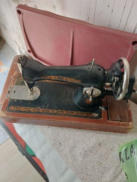 Mexanik tikiş maşını – retro dizayn - Klassik, əl fırladıcı (volanlı) — Bakı