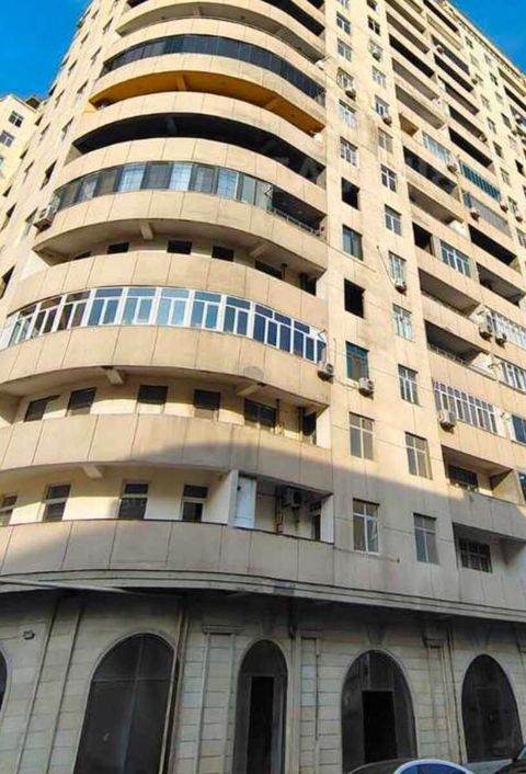Satılır 5 otaqlı yeni tikili 210 m² — Bakı