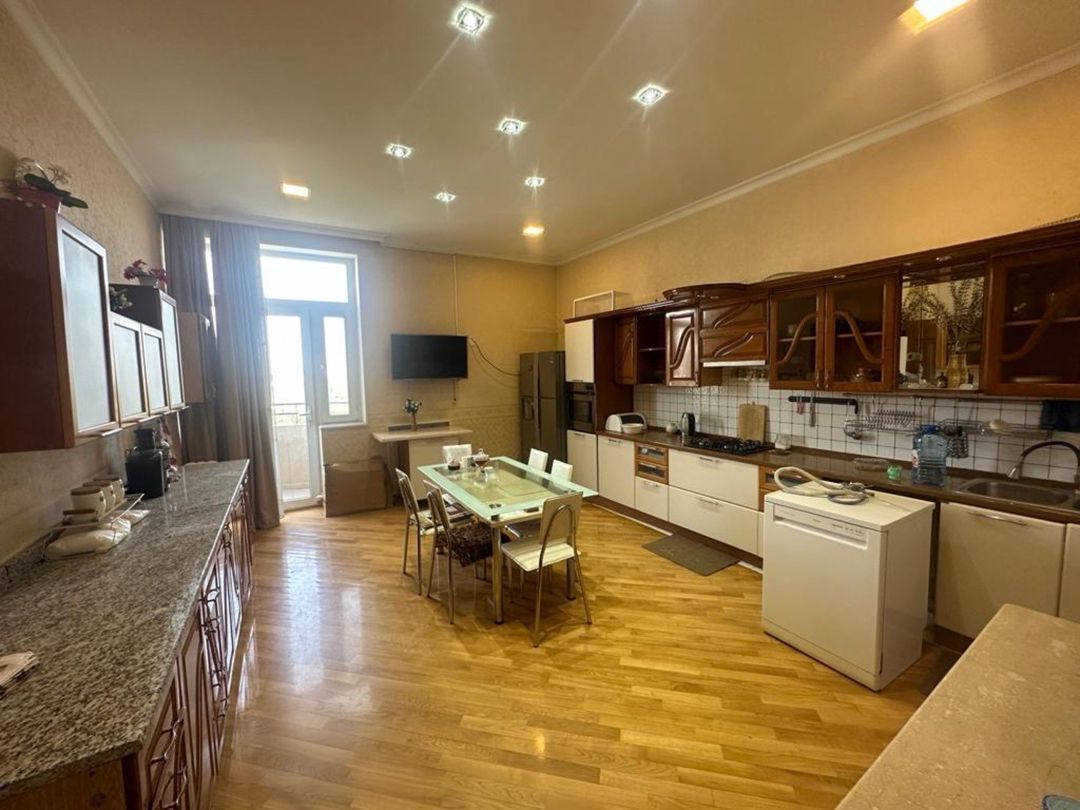 İcarəyə verilir 3 otaqlı yeni tikili 180 m² — Mənzil, Bakı (7)