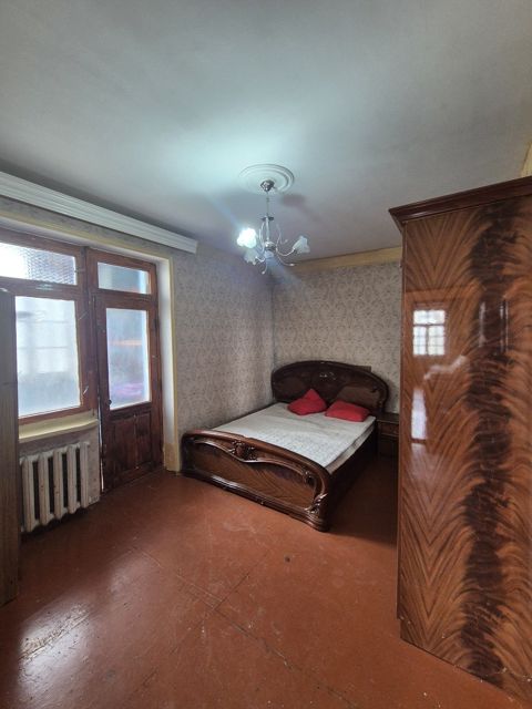 Satılır 3 otaqlı köhnə tikili 68 m² — Bakı