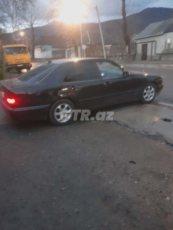 Mercedes 200 E 2.0 L, 2001, 245 300 km 10-RU-099 — Avtomobillər, Şəki (4)