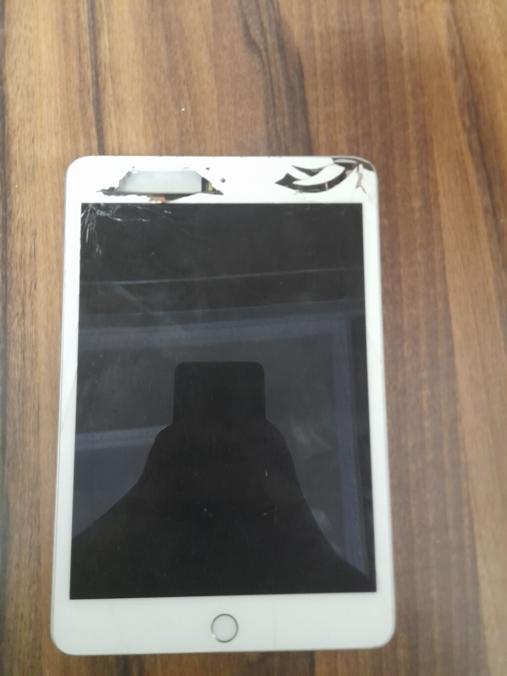 Apple iPad planşet ek ekran deysilmeldi ki isdesin azadliĝ metrosuna — Apple, Bakı (2)