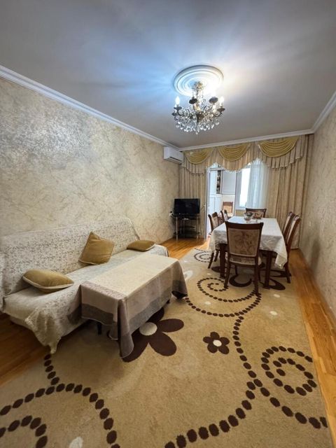 Satılır 4 otaqlı köhnə tikili 85 m² — Bakı