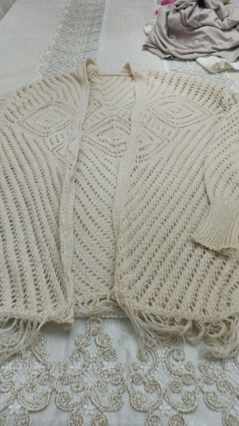 Bej rəngli açıq hörməli kardiqan satılır. İşlənməyib. - Material — Sumqayıt