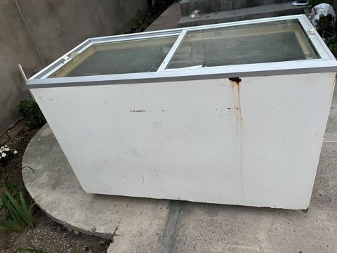 Derin dondurucu satilir// tam islekdir cuzi pasi var sekilden — Bakı