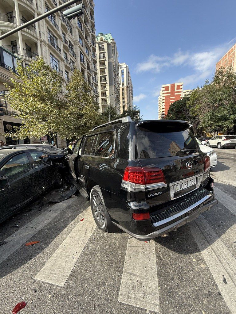 Lexus LX 570, 5.7 L, 2011 il, 420 000 km 10-RT-088 — Avtomobillər, Bakı (2)
