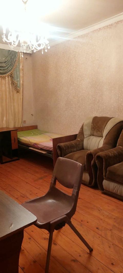İcarəyə verilir 2 otaqlı köhnə tikili 60 m² — Bəxtiyar Bəy