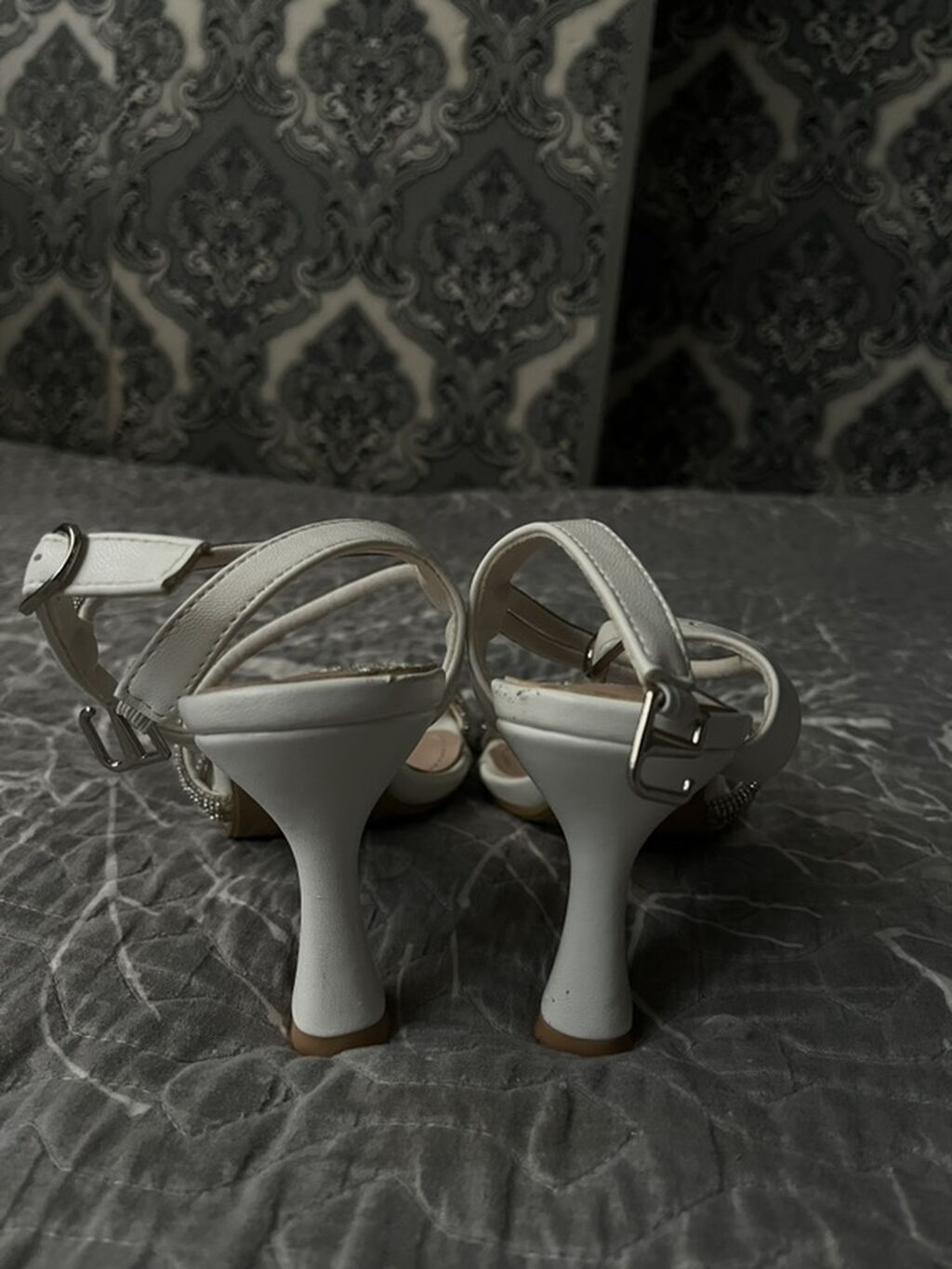 Ağ rəngli qadın sandaleti – zər ifa və rahatlıq bir arada. - Model — Sandal, Xırdalan (4)
