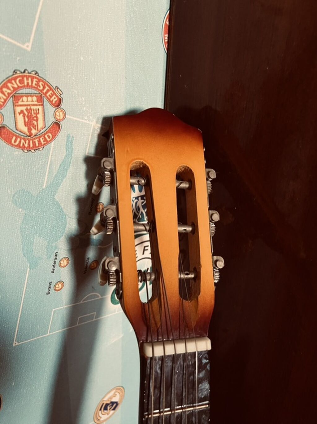 Salam bu gitar çox az işlenib gitara hevesi olanlar üçün cox ıdeal bır — Gitarlar və digər simli alətlər, Mehdiabad (3)