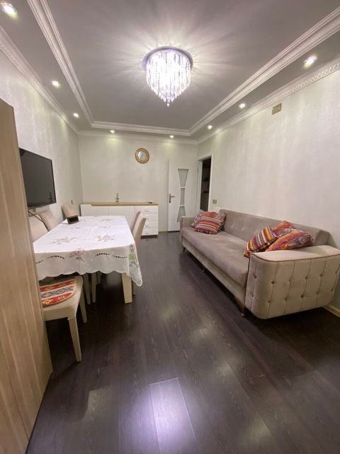 Satılır 5 otaqlı köhnə tikili 110 m² — Bakı
