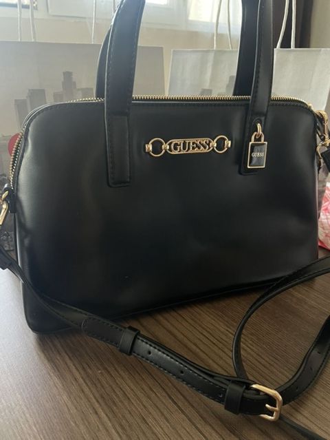 Guess qadın çantası – klassik qara rəngdə, qızılı detallarla - Model — Bakı