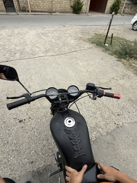Moped/mototsikl – şəhər üçün yığcam və praktik - Rəng: tam qara (mat — Xudat