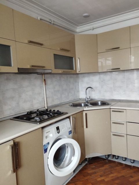 Satılır 3 otaqlı köhnə tikili 80 m² — Bakı