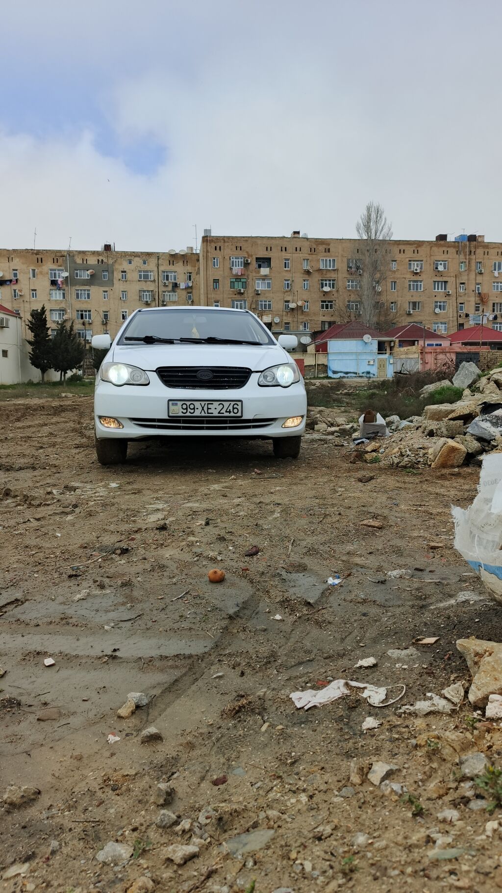 Ağ rəngli 4 qapılı sedan. Texniki xüsusiyyətlər və komplektasiya 99-XE-246 — Avtomobillər, Bakı (7)