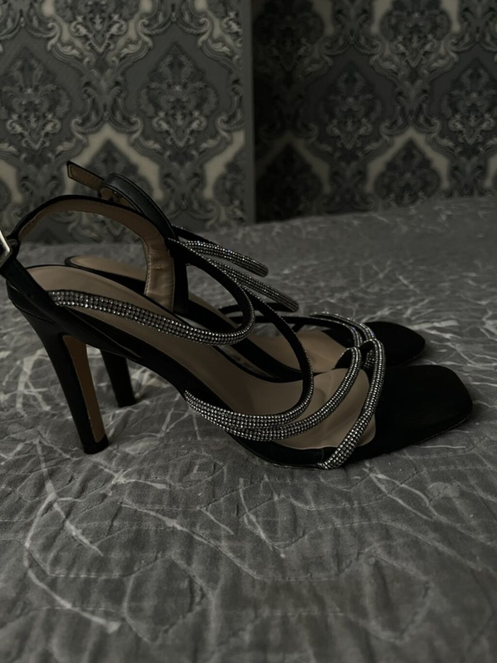 Qadın qəlsəmli sandal - Rəng: qara - Dizayn: kvadrat burun, incə — Sandal, Xırdalan (3)