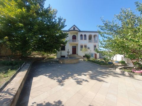 Satılır 6 otaqlı həyət evi/bağ evi 216 m² — Bakı