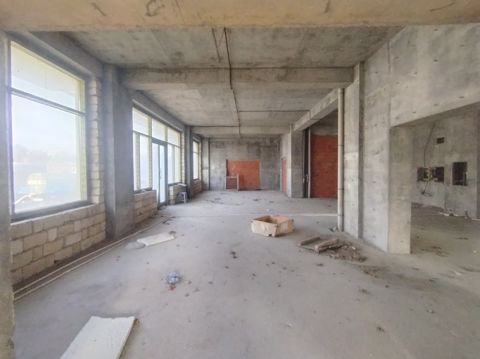 Satılır obyekt 300 m² — Bakı