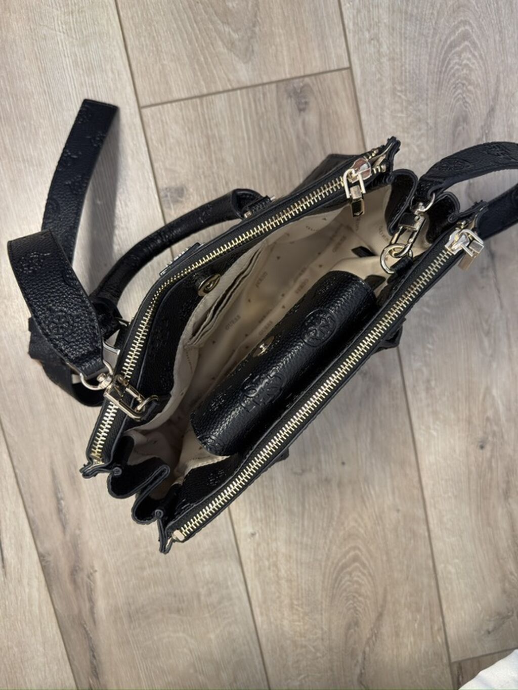 Guess Modelinin adı:Cresidia status satchel. Orijinaldır. Öz — Çantalar, çamadanlar, cüzdanlar, Bakı (4)