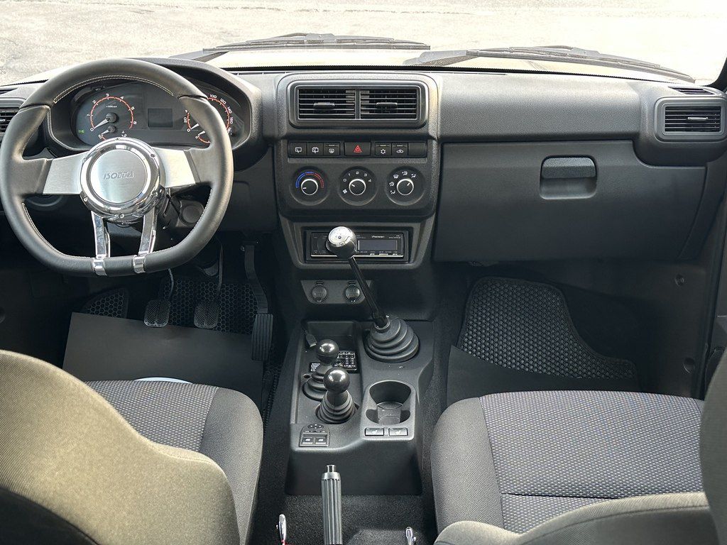 Lada (VAZ) Niva, 1.7 L, 2025 il, 2 000 km — Avtomobillər, Bakı (12)