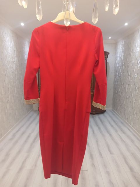 Qırmızı dəbli qadın kostyum-don 36 bədən - Model: qələm kəsimli, dizə — Saatlı