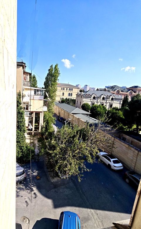Satılır 2 otaqlı köhnə tikili 45 m² — Bakı