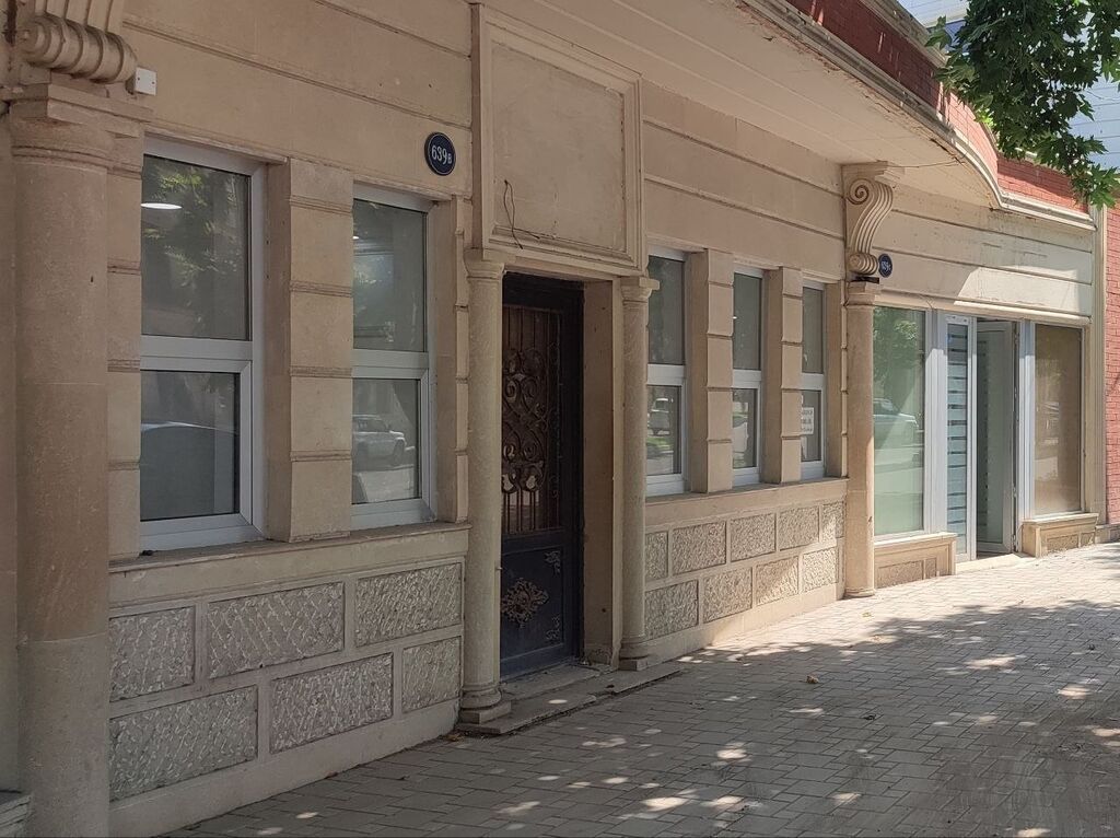 Kirayə – Yol kənarında vitrinli obyekt 3 nomreli xestexana terefde — Əmlak, Gəncə (2)