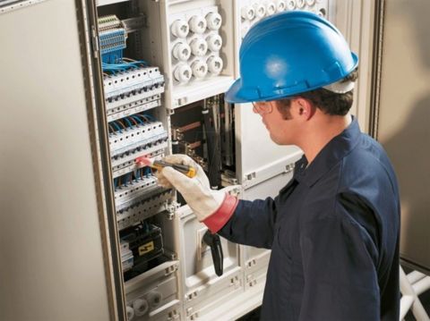 Elektrik ustası — Bakı
