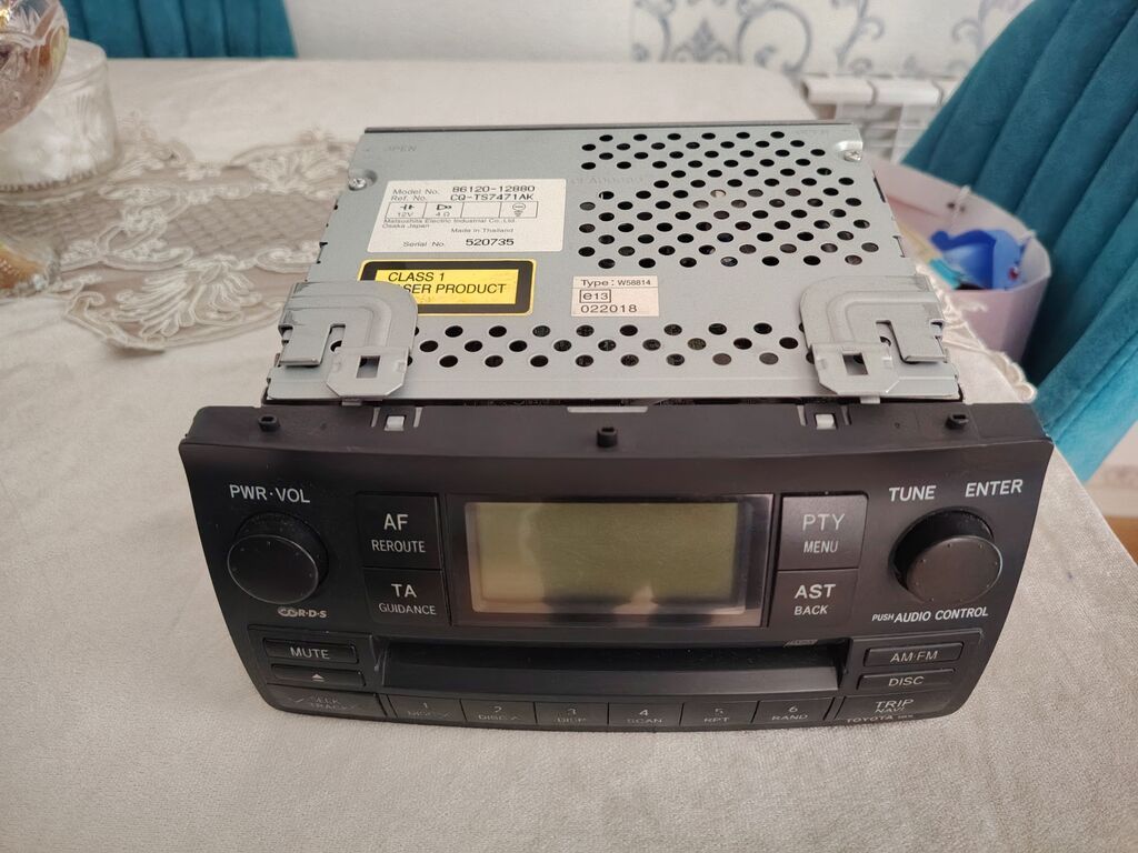 Toyota Corolla 2005 zavod monitoru/ Origanal Maqintofon - İşlək — Avtomobil akustikası, Sumqayıt (3)