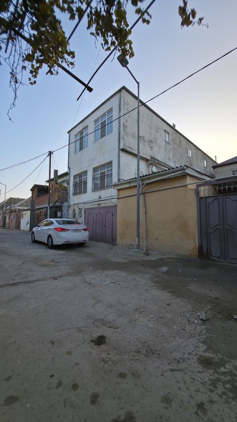 Satılır 11 otaqlı həyət evi/bağ evi 300 m² — Bakı
