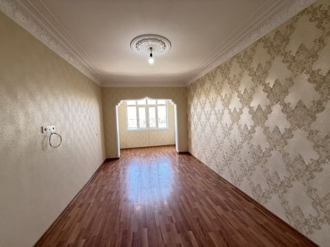 Satılır 3 otaqlı köhnə tikili 85 m² — Bakı