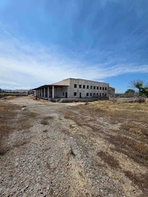 Satılır obyekt 1500 m² — Bakı