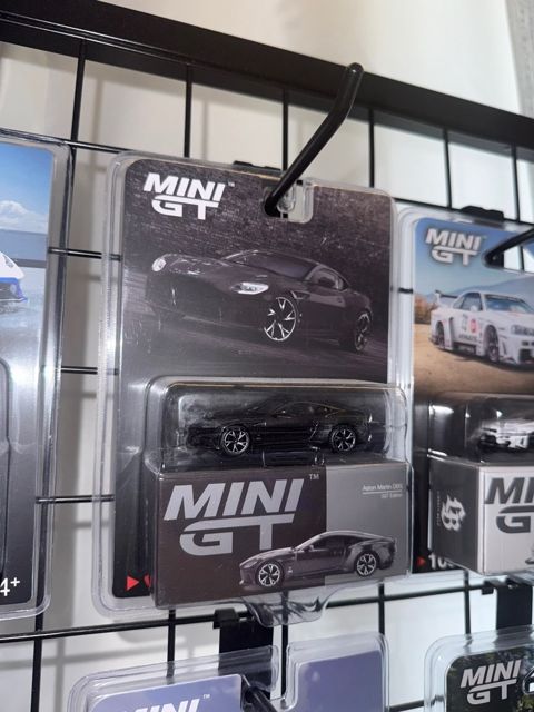 Mini GT Aston Martin DBS (007 Edition) — Bakı
