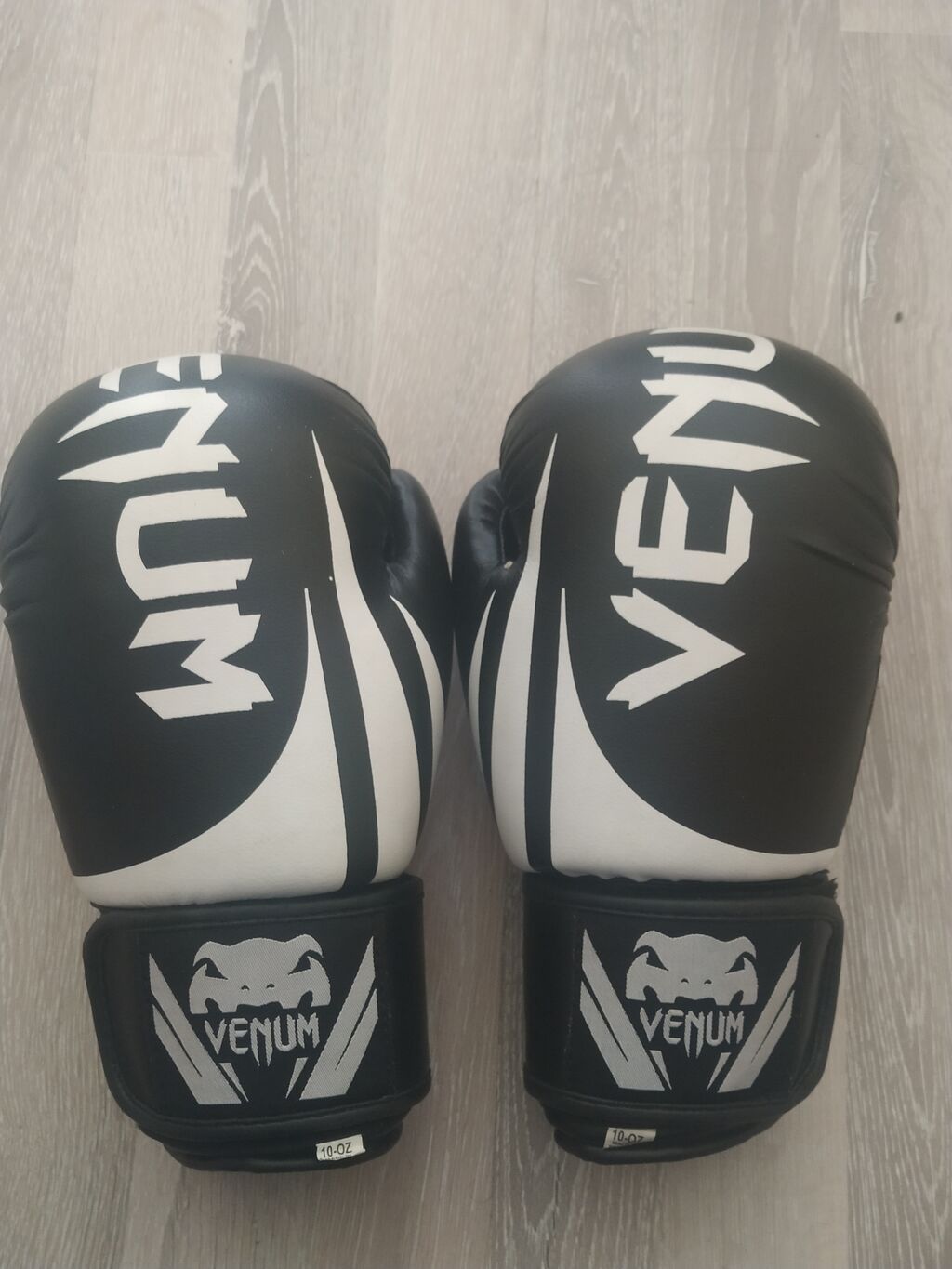 Məhsul: Venum boks əlcəkləri - Rəng: qara-ağ - Ölçü/çəki: 10 oz - 1 — Döyüş sənətləri, Bakı (3)