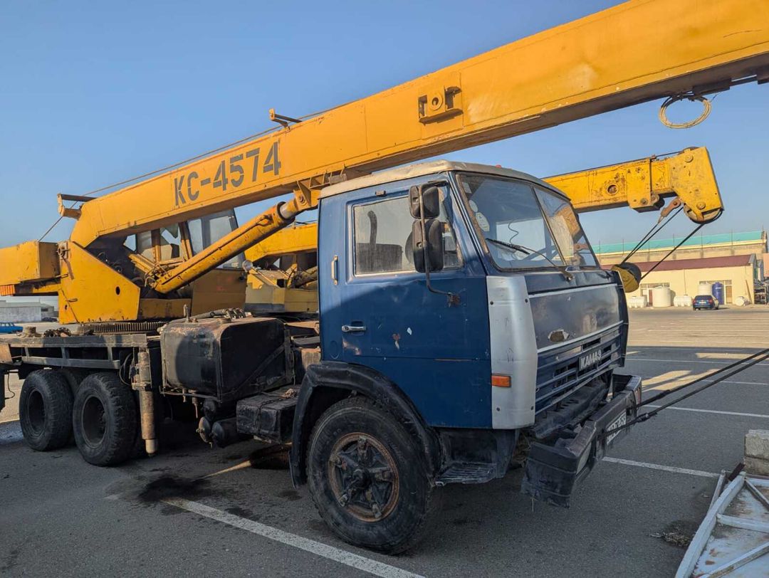 Avtokran Kamaz, 1995 il 10-DP-357 — İnşaat texnikası, Bakı (4)